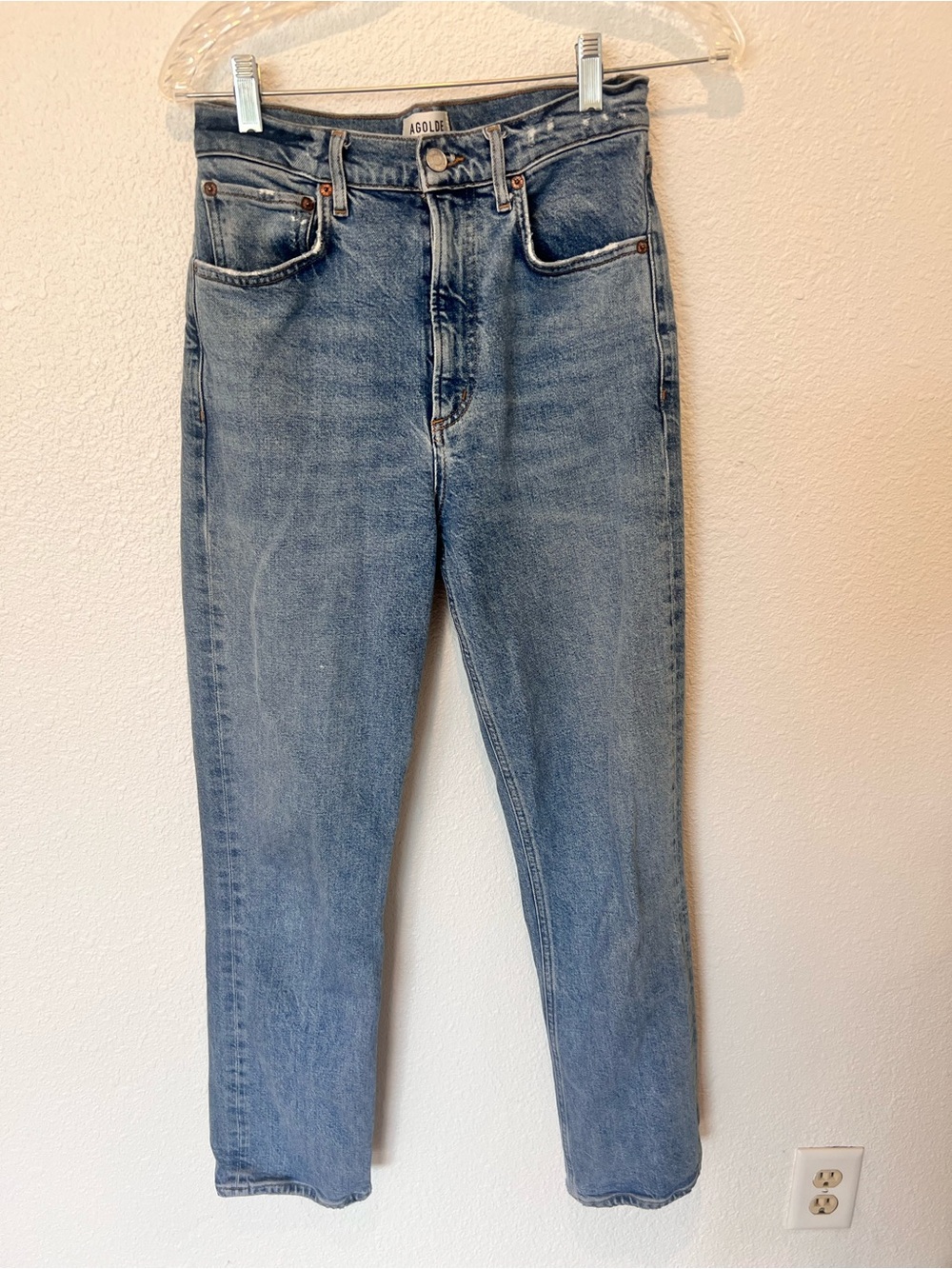 AGOLDE Vintage Straight Leg Jeans - Size 26
Absolute closet essential! ✨